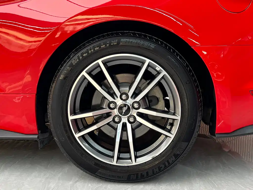 Ford Mustang 2017 — фото 16