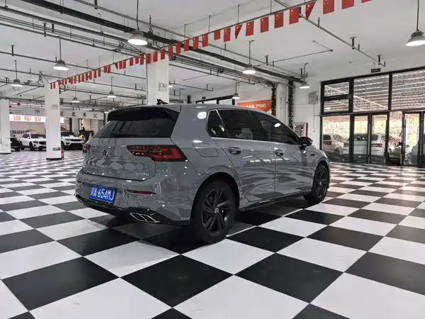 Volkswagen Golf 2021