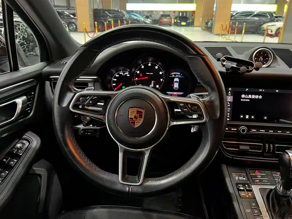 Porsche Macan 2019 — фото 10