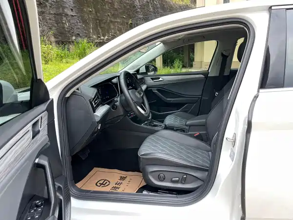 Volkswagen Sagitar 2023