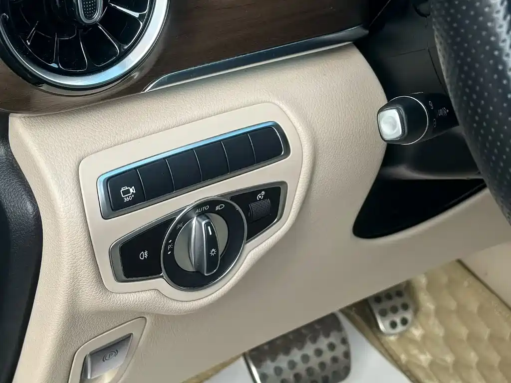 Mercedes-Benz V-Class 2023 — фото 9