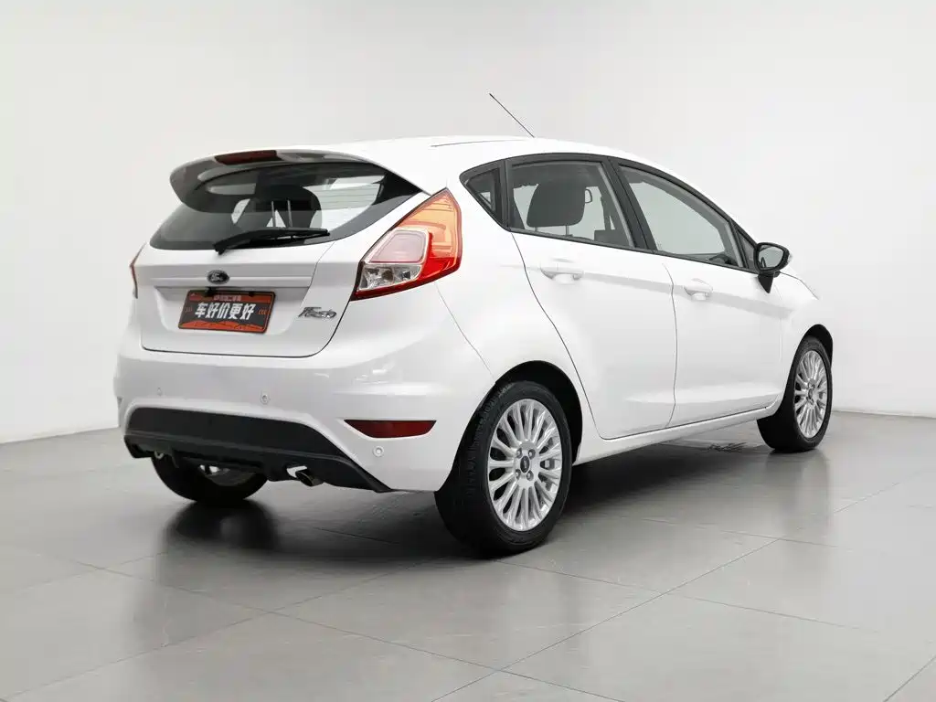Ford Fiesta 2015 — фото 2