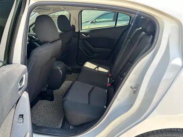 Mazda 3 Axela 2015