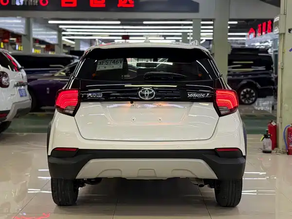Toyota Yaris L 2021