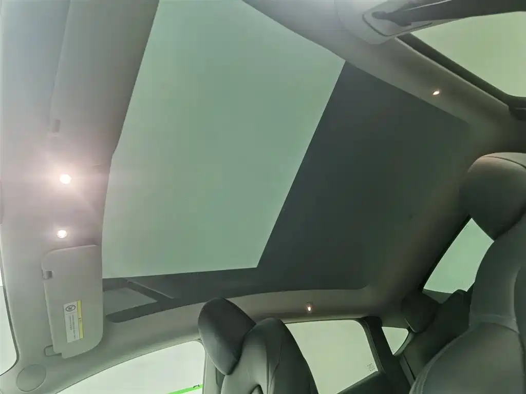 Tesla Model Y 2023 — фото 14