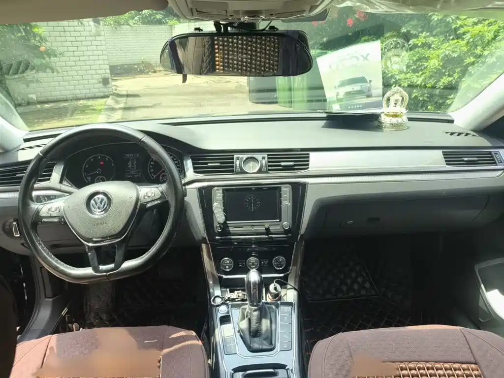 Volkswagen Passat 2017 — фото 13