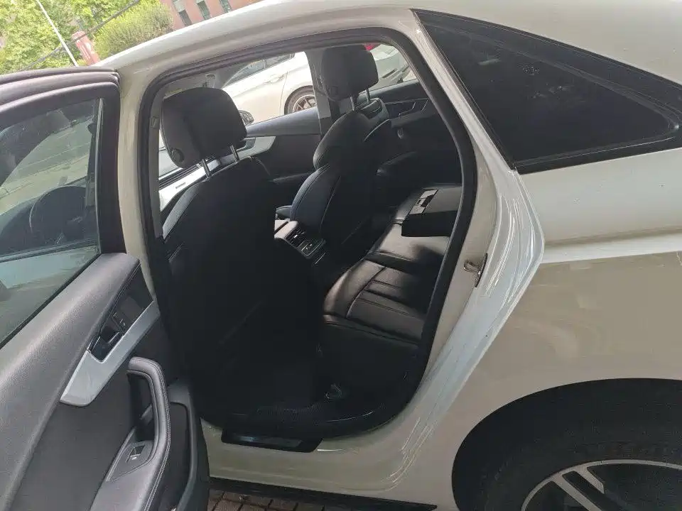 Audi A4L 2022 — фото 8