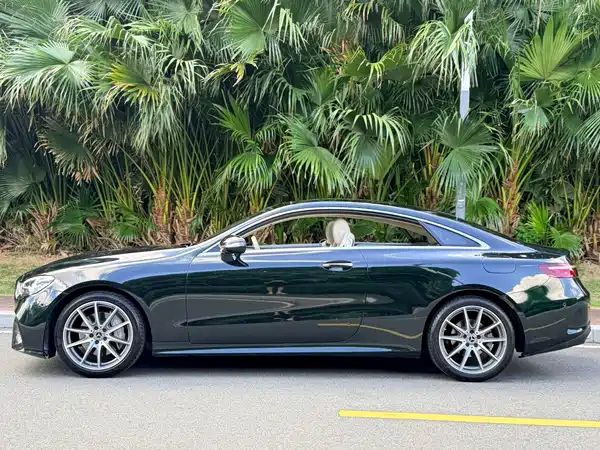 Mercedes-Benz E-Class 2022