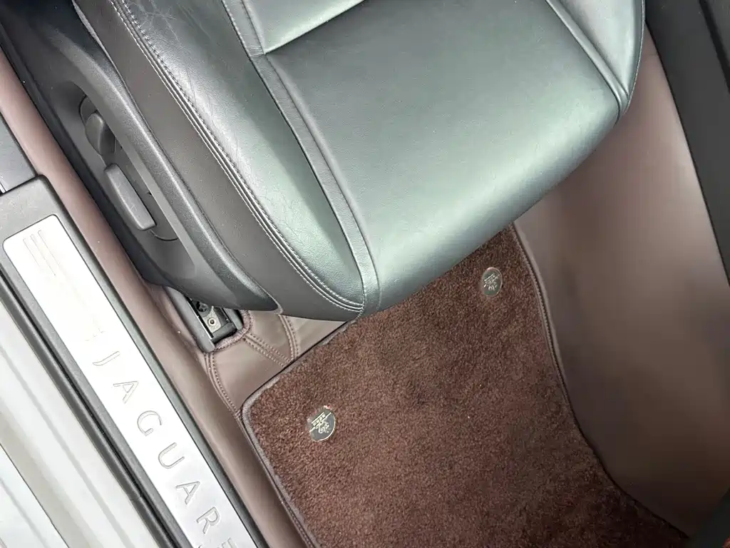 Jaguar XF 2013 — фото 19