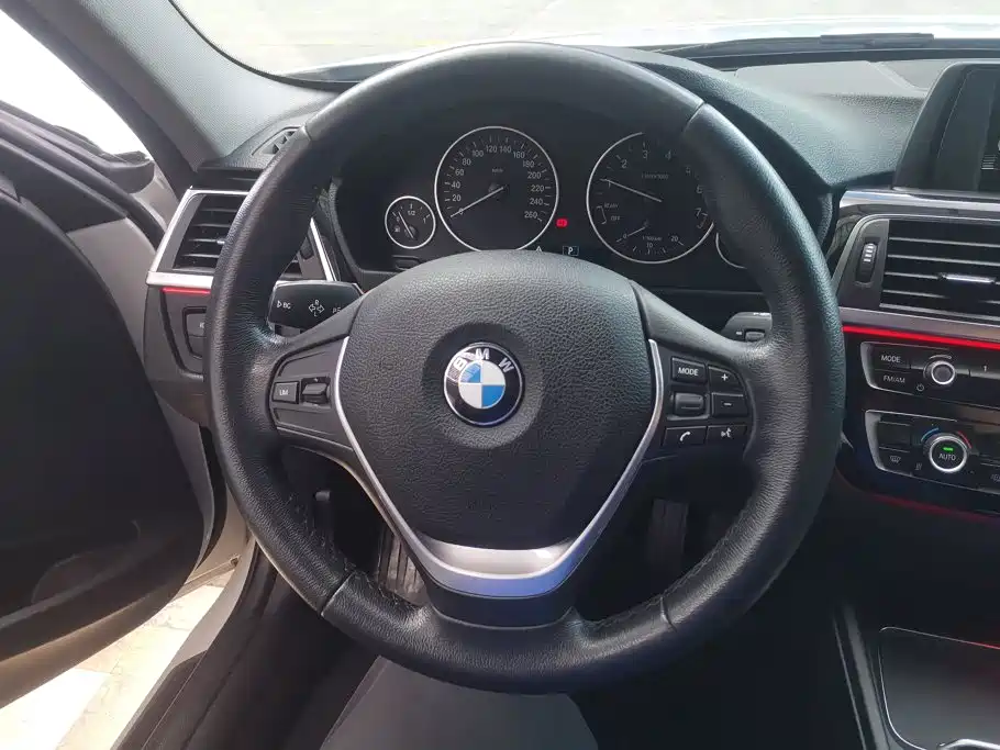 BMW 3 Series 2017 — фото 15