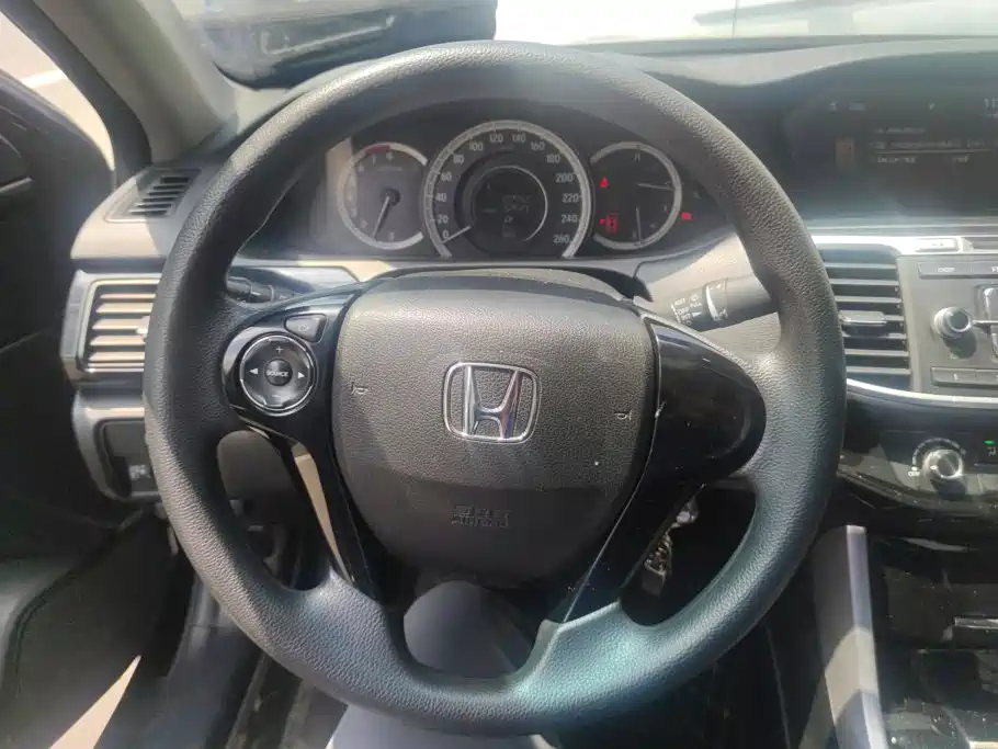 Honda Accord 2017 — фото 15