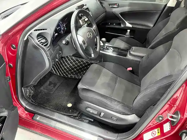 Lexus IS 2011