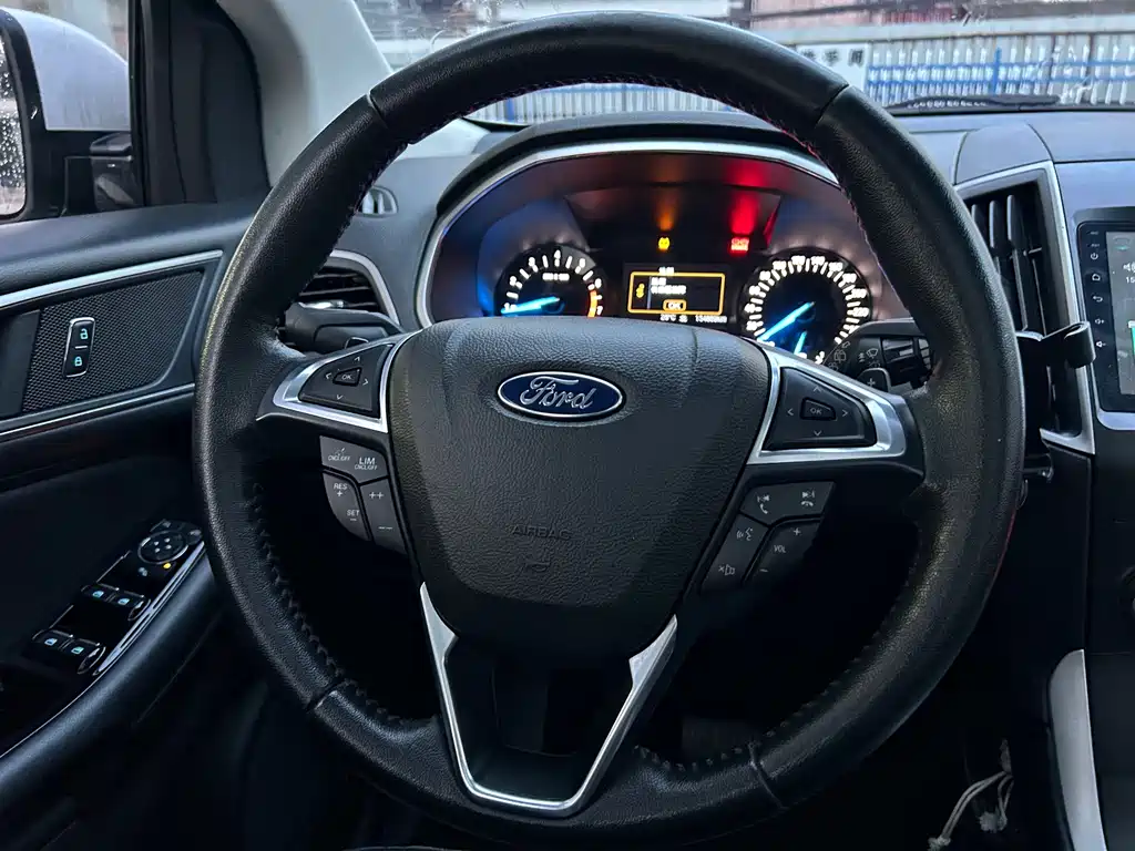 Ford Edge 2018 — фото 11