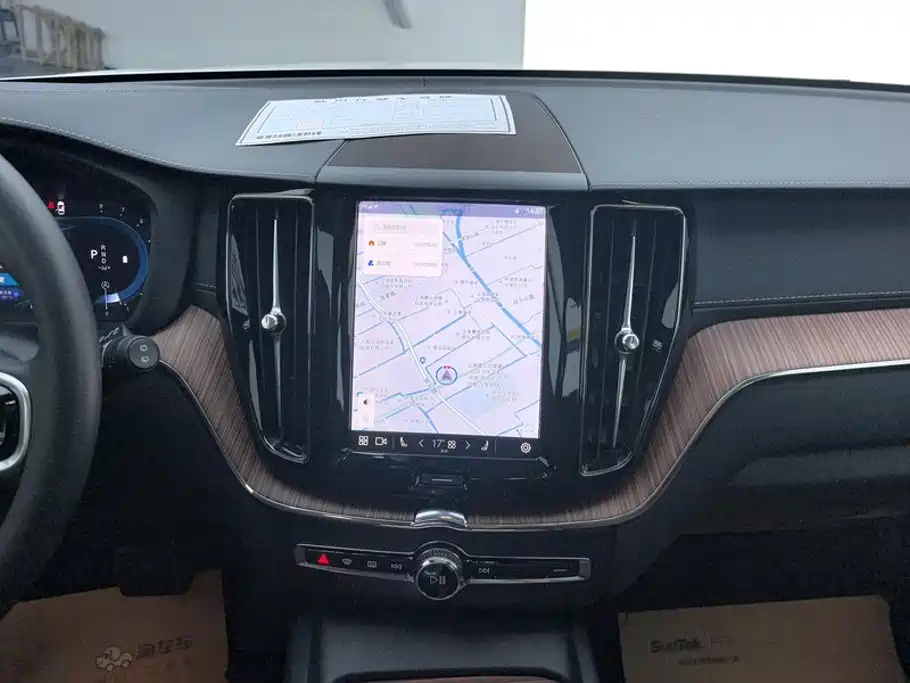 Volvo XC60 2025 — фото 13