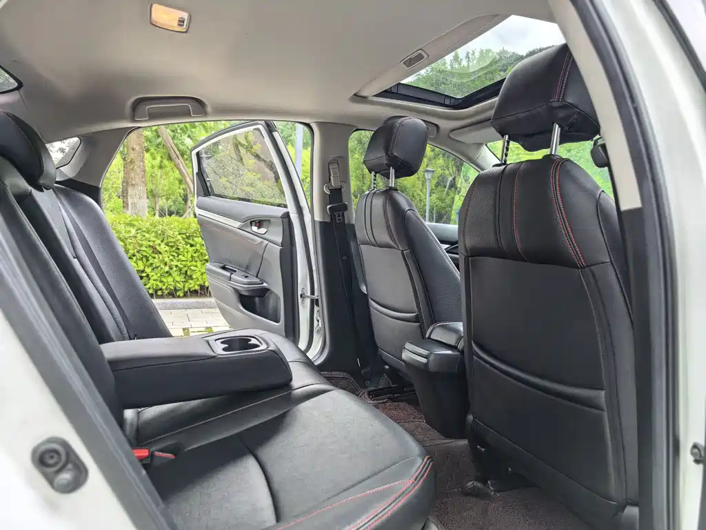 Honda Civic 2018 — фото 15