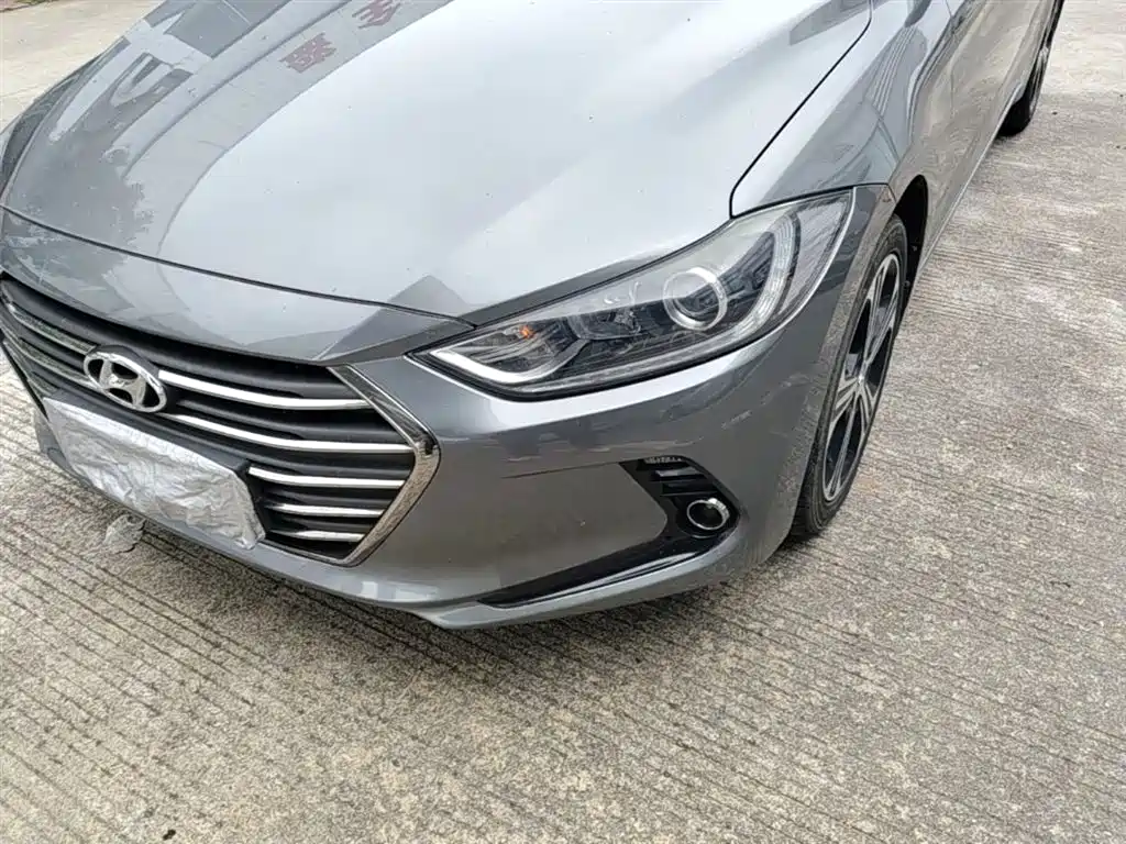 Hyundai Elantra 2018 — фото 24