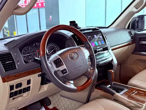 Toyota Land Cruiser 2014