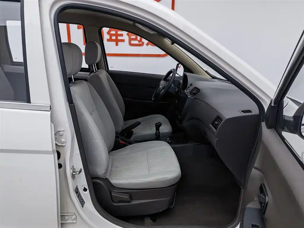 Wuling Hongguang 2018 — фото 23