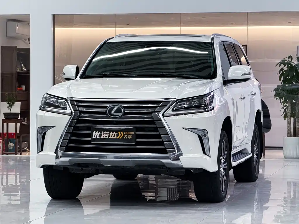 Lexus LX 2019 — фото 1