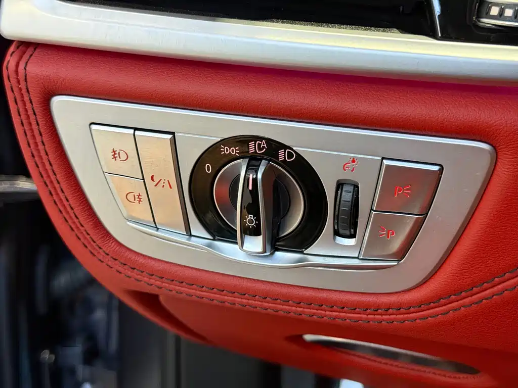 BMW 7 Series 2019 — фото 13