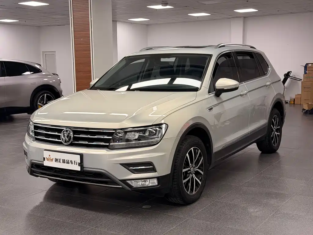Volkswagen Tiguan L 2018 — фото 1