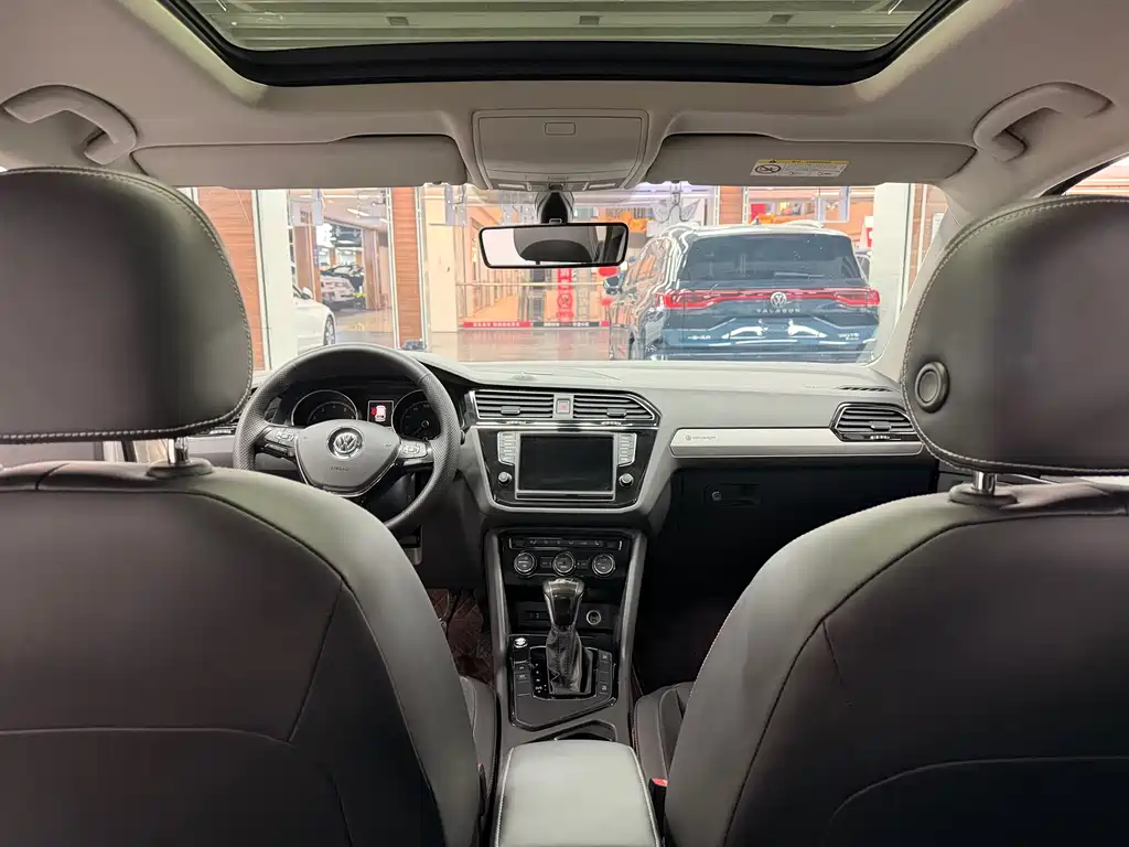 Volkswagen Tiguan L 2018 — фото 10