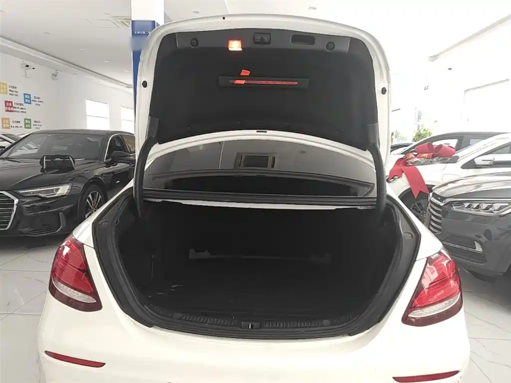 Mercedes-Benz E-Class 2019 — фото 19