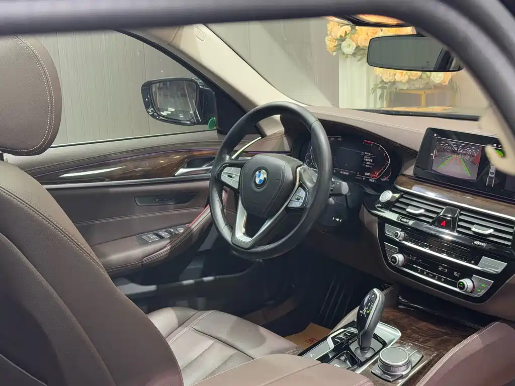 BMW 5 Series 2020 — фото 15