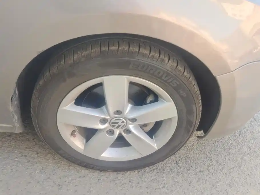 Volkswagen Sagitar 2013