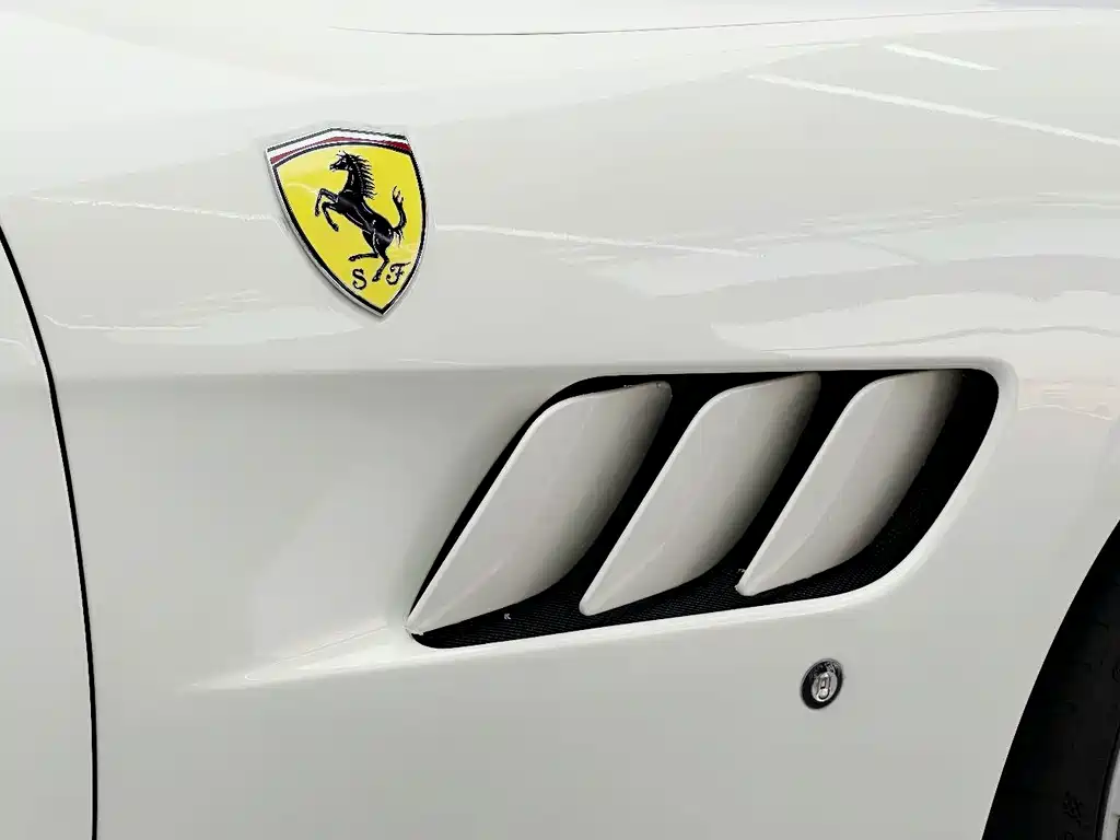 Ferrari GTC4Lusso 2019 — фото 9