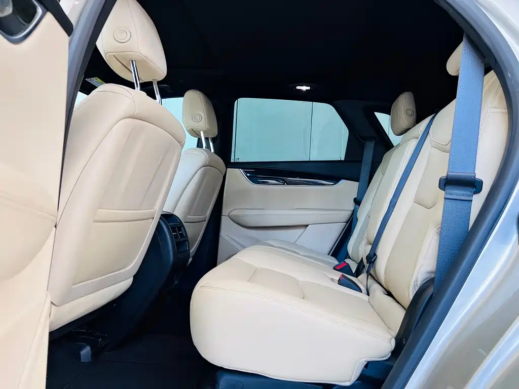 Cadillac XT5 2017 — фото 12