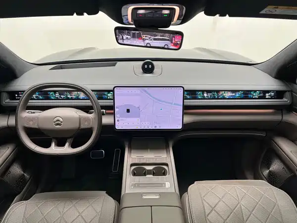 NIO ES8 2025