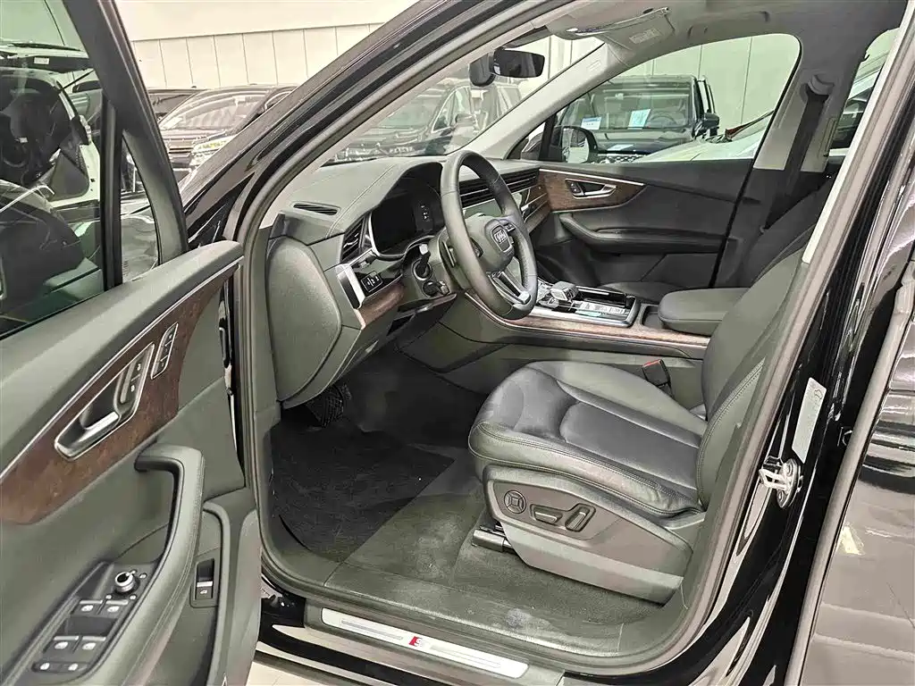 Audi Q7 2023 — фото 11