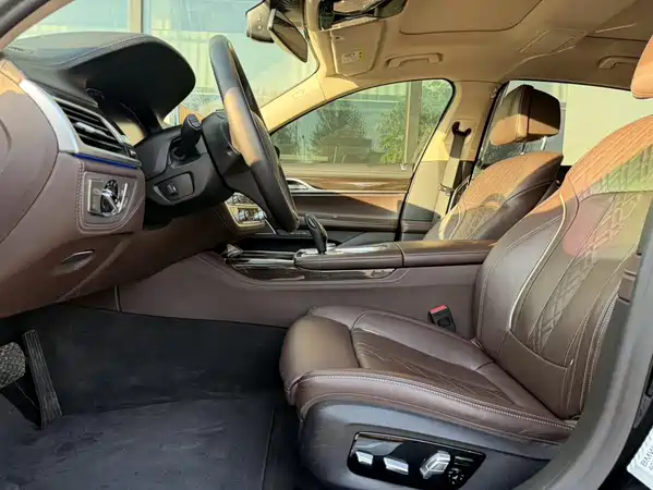 BMW 7 Series 2021