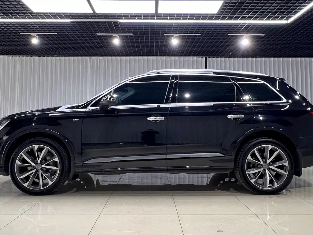 Audi Q7 2020 — фото 3
