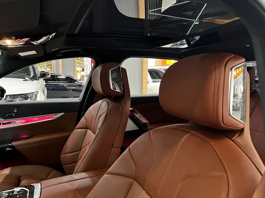 BMW i7 2024 — фото 15