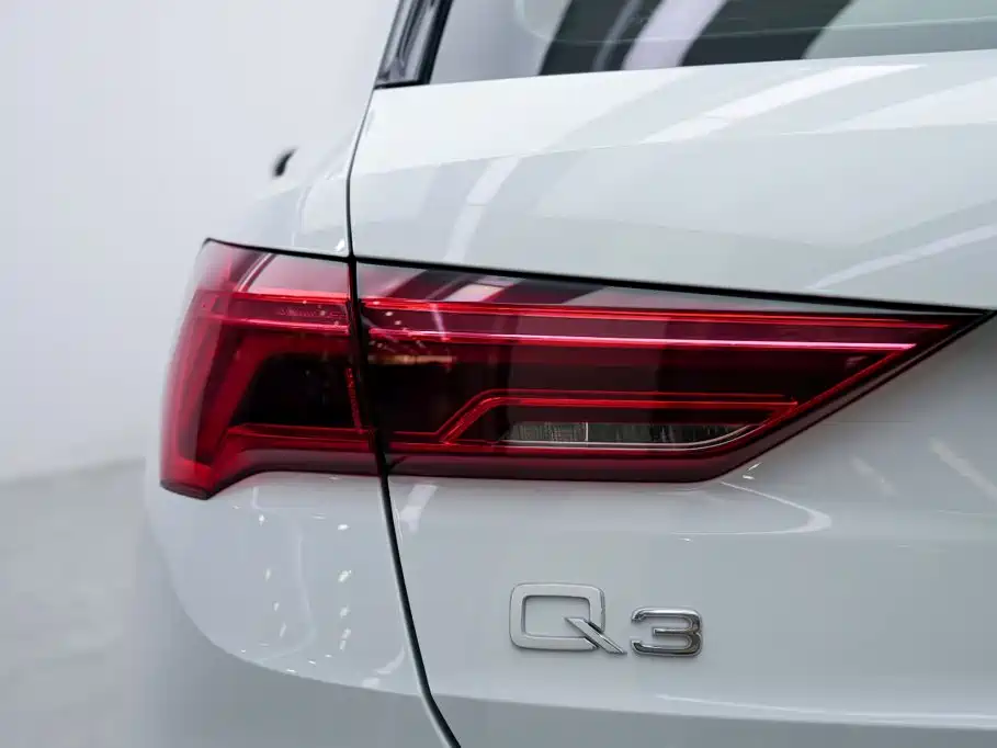 Audi Q3 2020 — фото 15
