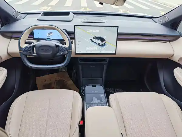 Lynk & Co Z20 2025