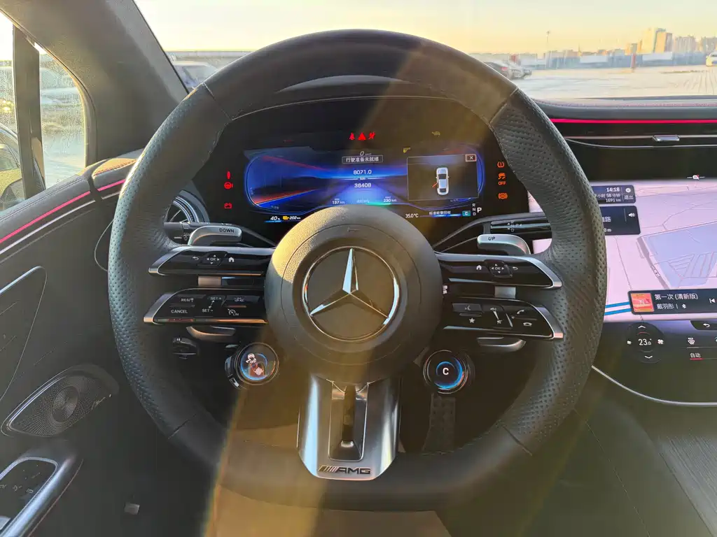 Mercedes-Benz EQE AMG 2024 — фото 33