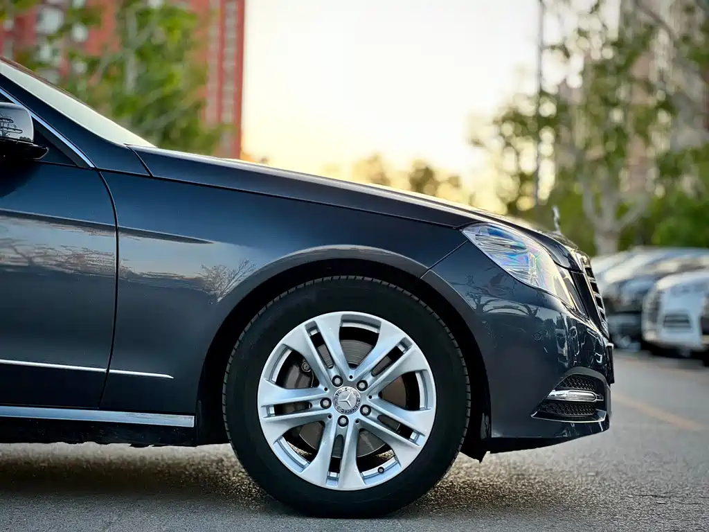 Mercedes-Benz E-Class 2011 — фото 47