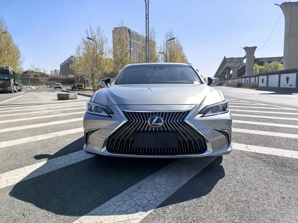 Lexus ES 2019 — фото 2