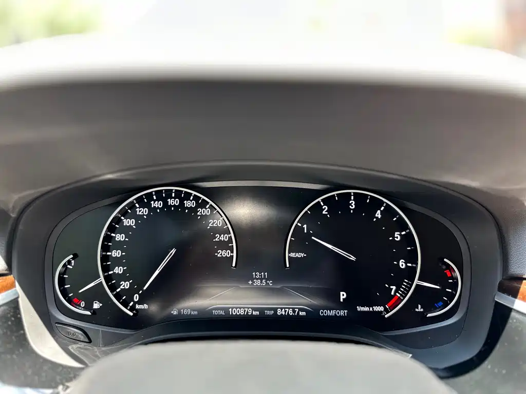 BMW 5 Series 2017 — фото 24