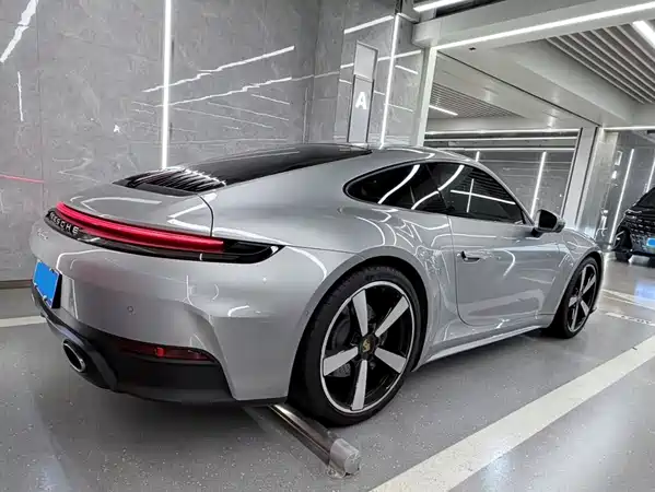 Porsche 911 2025