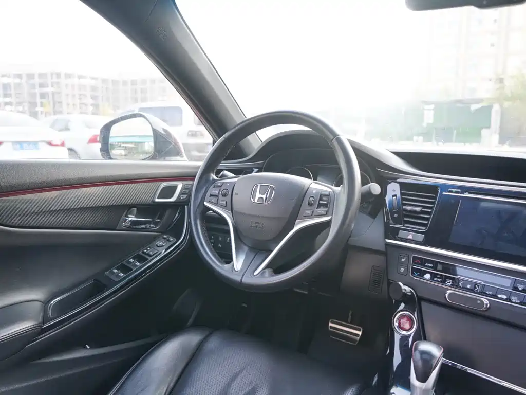 Honda Spirior 2015 — фото 10