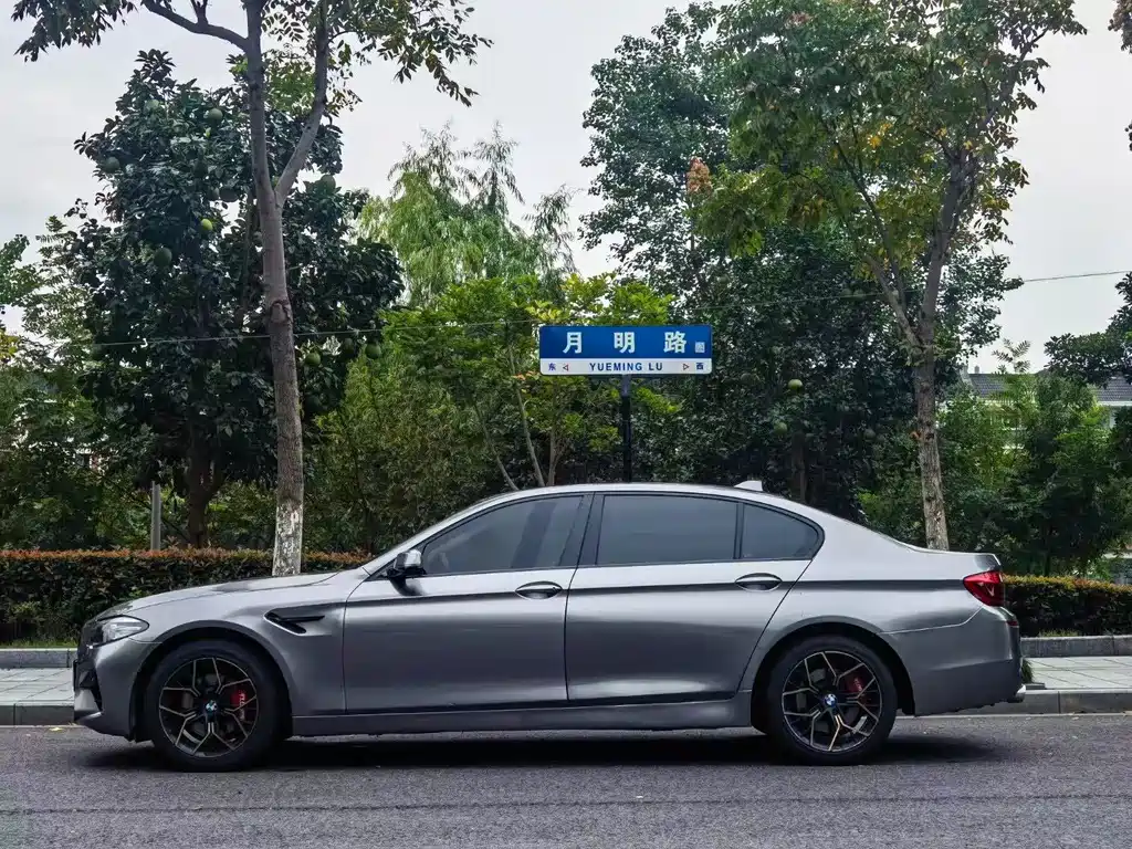BMW 5 Series 2014 — фото 14