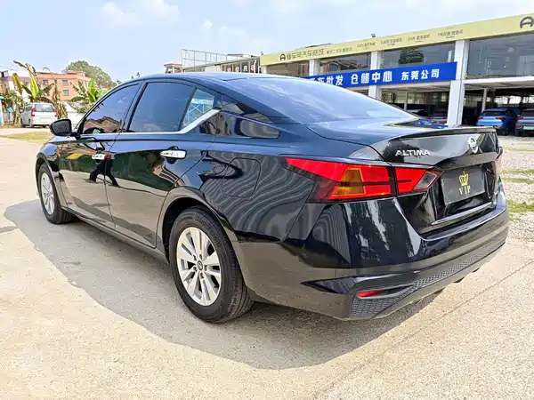 Nissan Teana 2022