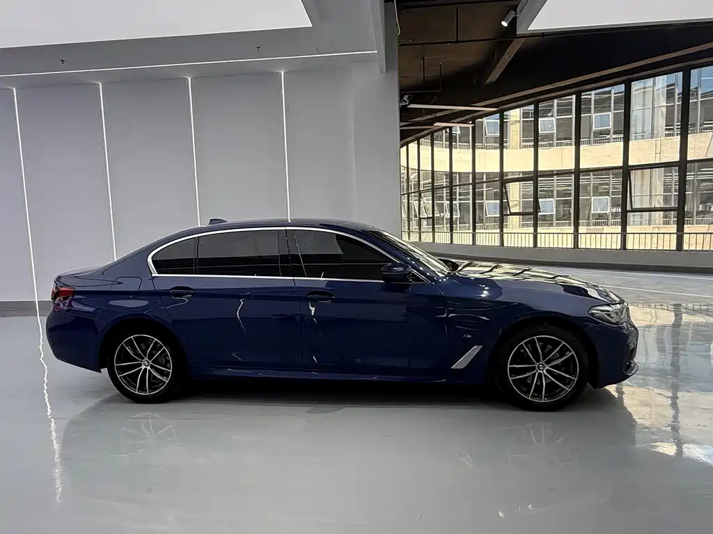 BMW 5 Series 2021 — фото 12