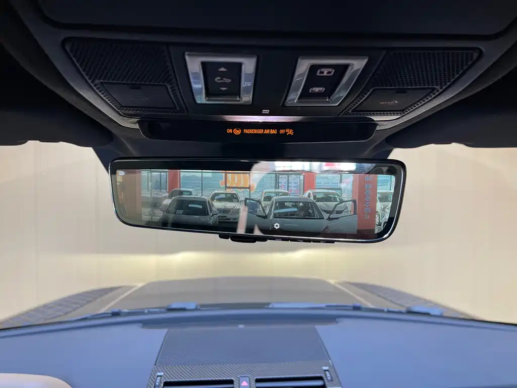 Land Rover Defender 2025 — фото 17