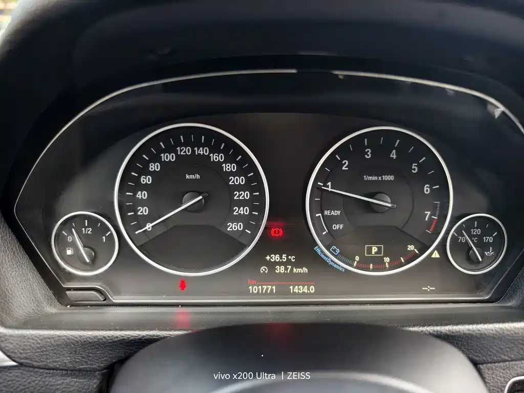 BMW 3 Series 2018 — фото 16