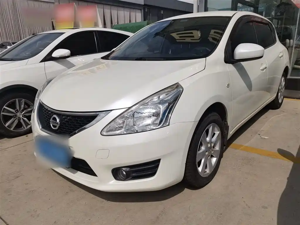 Nissan Tiida 2015 — фото 3